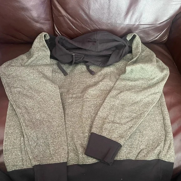 LIKE NEW HOODIE BY BLACK JACK. GREEN AND BLACK W/ FRONT POCKET - Picture 2 of 5